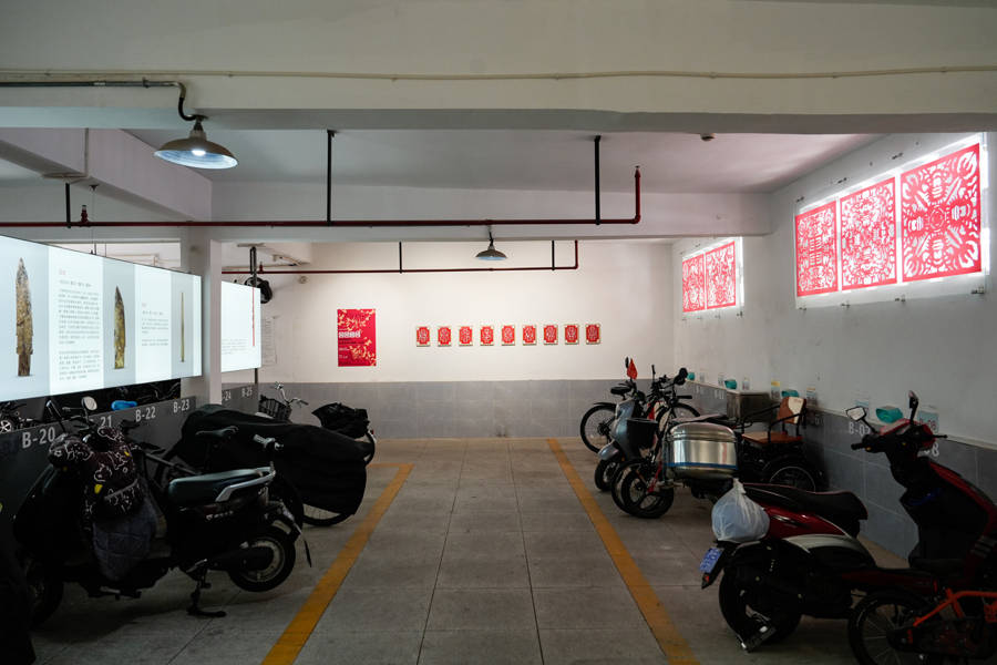 南橋撕紙點(diǎn)亮星夢(mèng)停車棚<strong></p>
<p>膜結(jié)構(gòu)停車棚</strong>，探索社區(qū)文化治理新范式:膜結(jié)構(gòu)停車棚