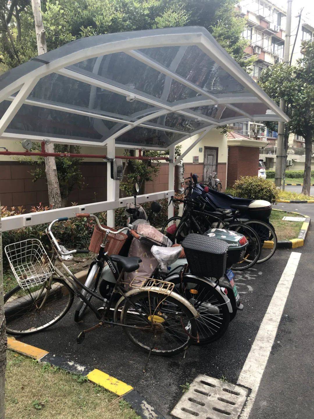 【我為群眾辦實(shí)事】林云 | 三駕馬車齊發(fā)力<strong></p>
<p>停車棚</strong>，林云社區(qū)停車棚舊貌換新顏！:停車棚